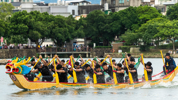 ▲拿下「神農旗」，龍潭區九龍里代表桃園7月赴美參加龍舟賽。（圖／市政府提供）