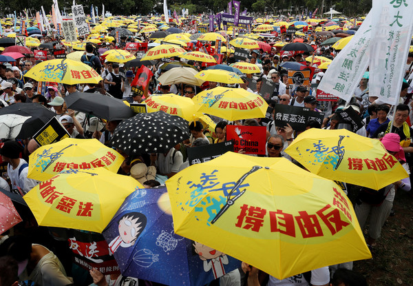 ▼反送中遊行,香港,逃犯條例，民眾群聚抗議。（圖／路透社）