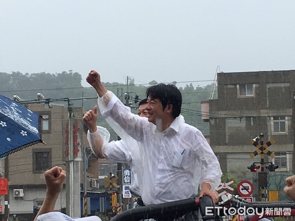 ▲賴清德車隊抵達烏日。（圖／記者鄧木卿攝）