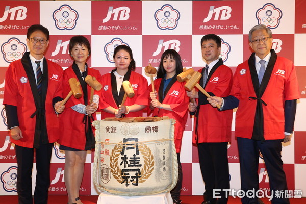 ▲▼2020東京奧運商品發表  奧運射擊代表選手田家臻、吳佳穎。（圖／記者屠惠剛攝）