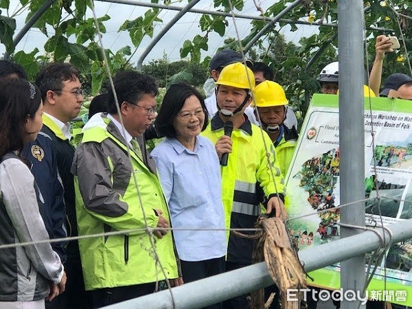 ▲總統蔡英文聽取防災社區因應豪雨說明。（圖／記者楊熾興攝）