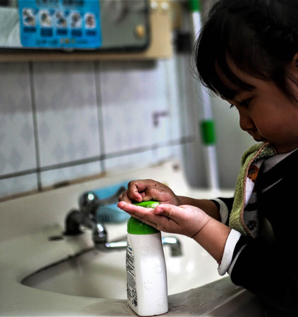 ▲腸病毒爆疫情，宜蘭啟動727停課機制，並要大家用肥皂勤洗手。（圖／宜蘭衛生局提供）