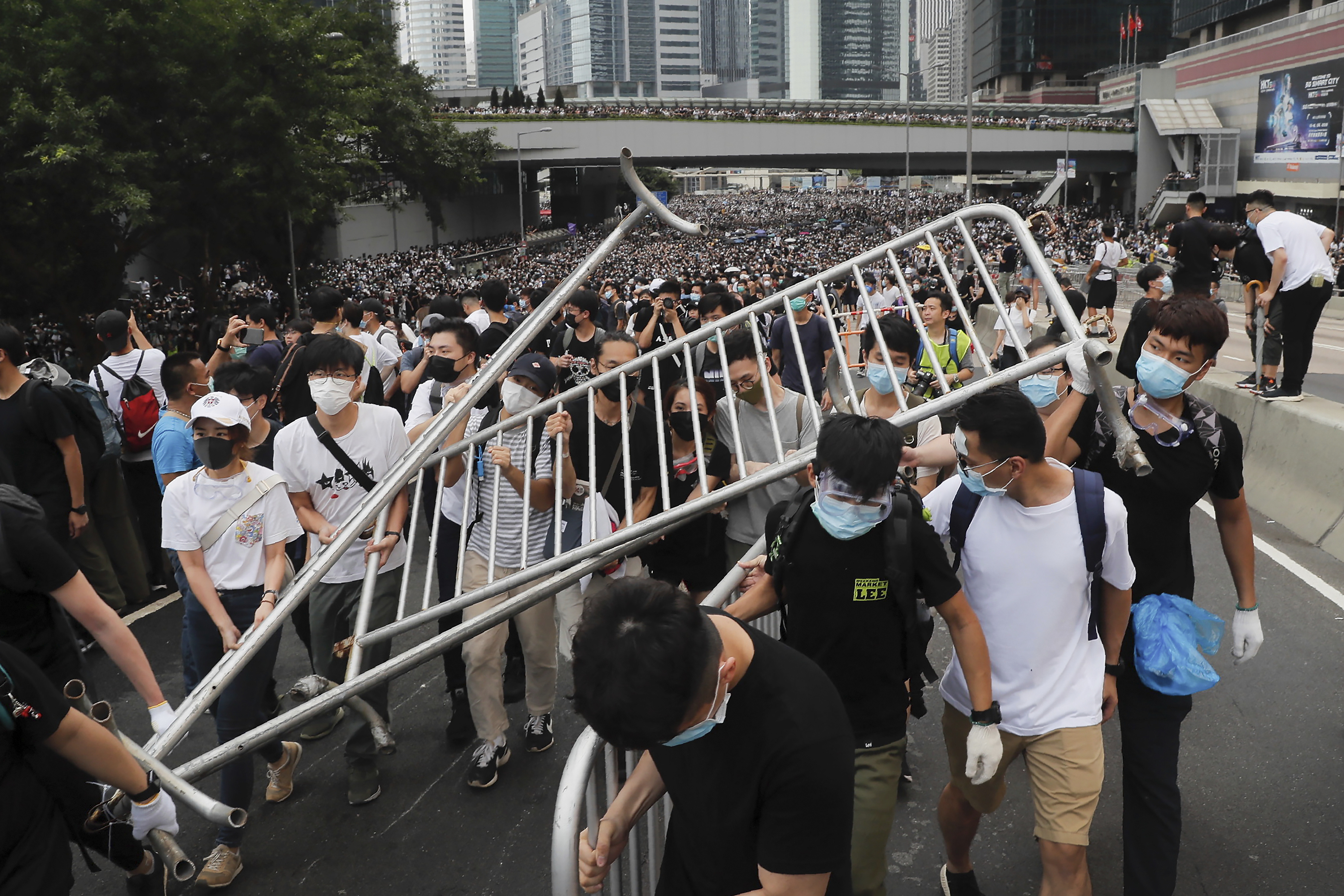 ▲香港民眾聚集抗議《逃犯條例》。圖／達志影像／美聯社）