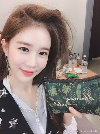 ▲劉寅娜早餐吃蘋果、敷面膜配深蹲。（圖／翻攝IG@yooinna065）