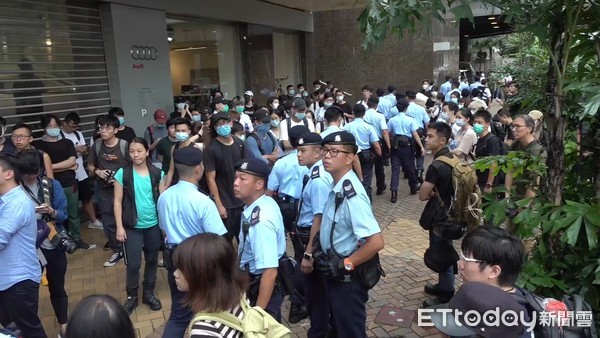 ▲▼香港反送中，警民口角小衝突。（圖／記者吳杰澄攝）