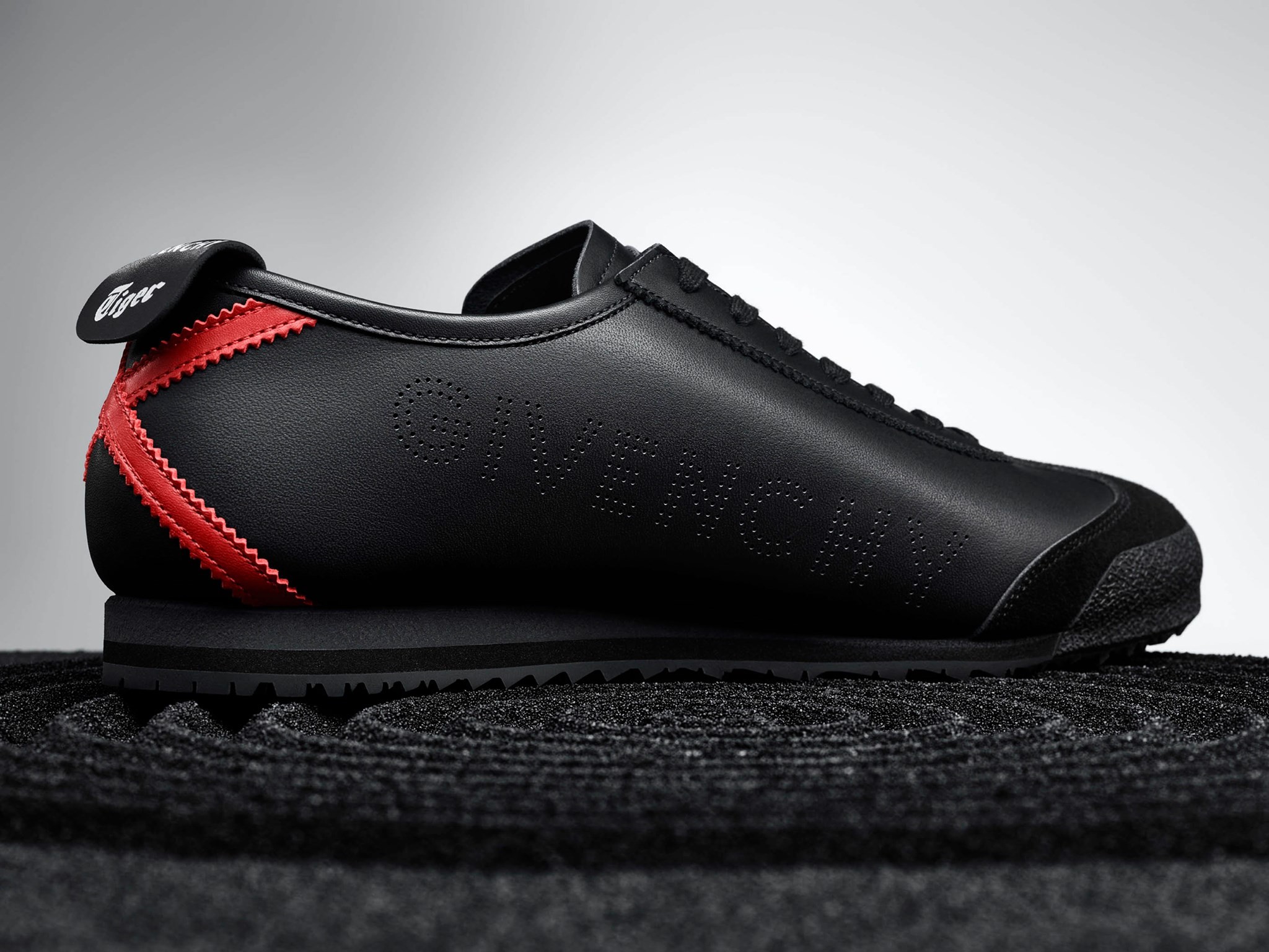 ▲Givenchy X Onitsuka Tiger。（圖／翻攝自Givenchy、Onitsuka Tiger FB）