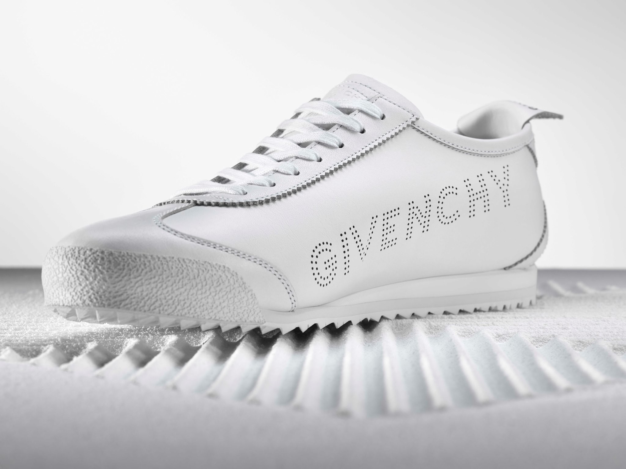 ▲Givenchy X Onitsuka Tiger。（圖／翻攝自Givenchy、Onitsuka Tiger FB）