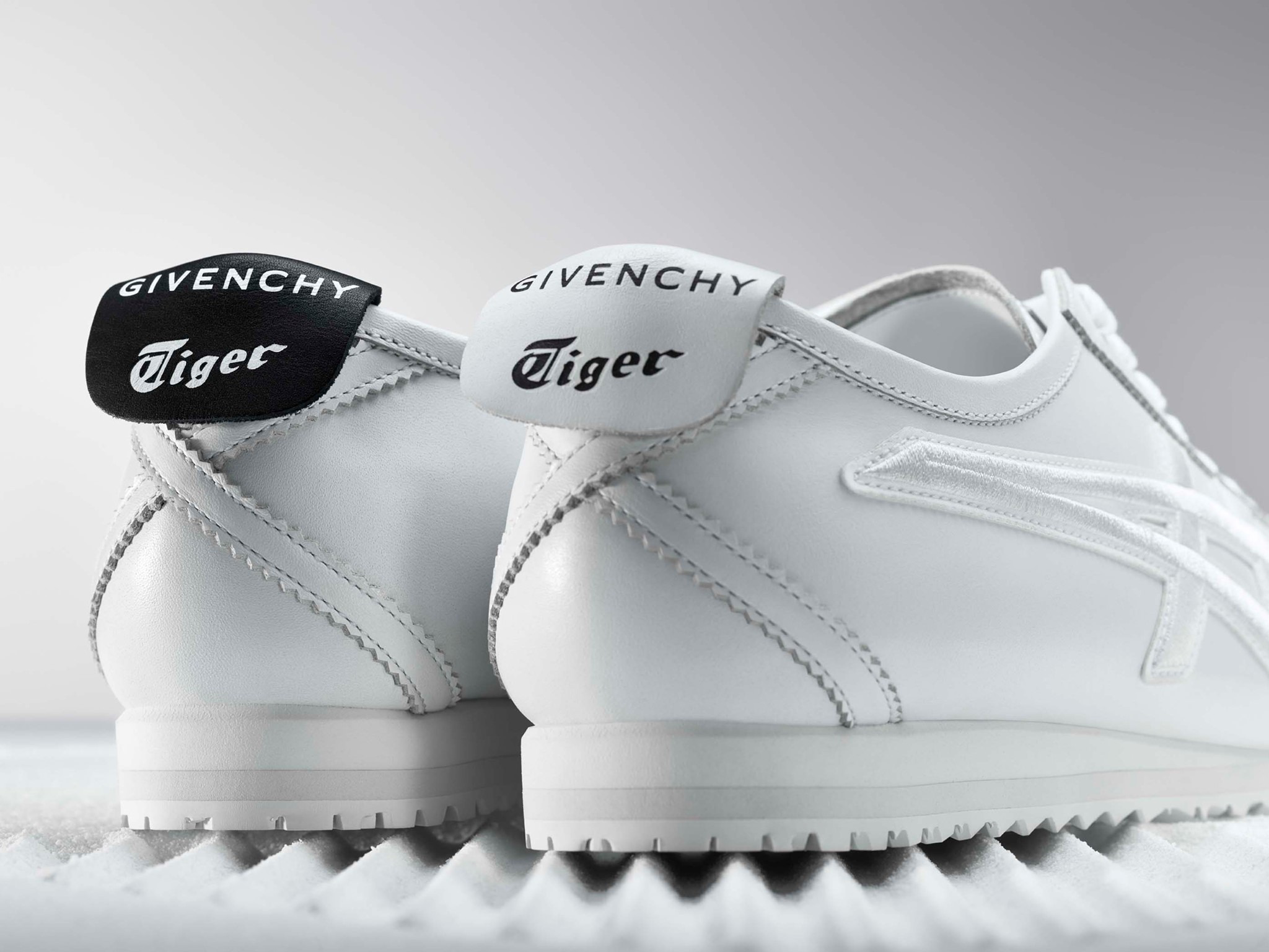 ▲Givenchy X Onitsuka Tiger。（圖／翻攝自Givenchy、Onitsuka Tiger FB）