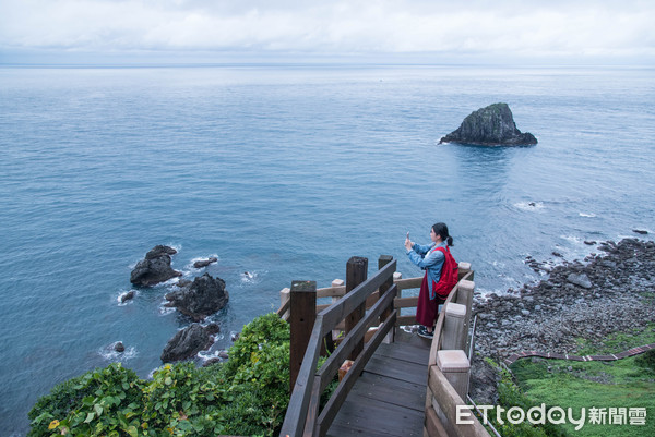 ▲基隆嶼登島，登山步道和小基隆嶼。（圖／記者林敬旻攝）