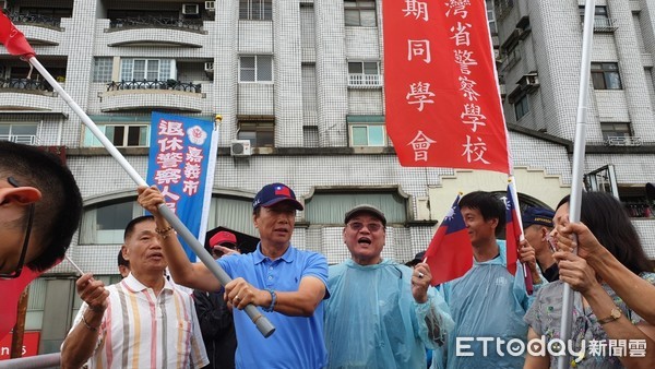 ▲▼ 郭台銘現身嘉義支持退休警消。（圖／記者翁伊森攝，下同）