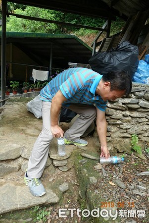 ▲屏東枋寮警方進行力里登山步道淨山，慶祝警察節            。（圖／記者陳崑福翻攝）