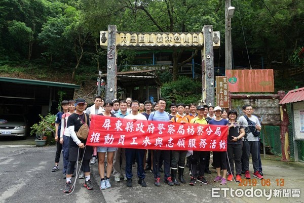 ▲屏東枋寮警方進行力里登山步道淨山，慶祝警察節            。（圖／記者陳崑福翻攝）