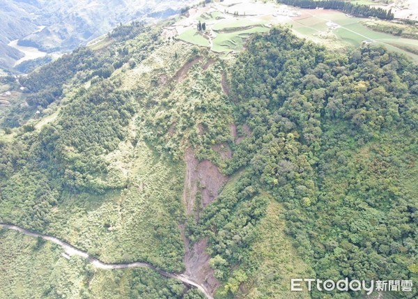 ▲▼調查局偵破，全台12處違法濫墾、濫倒、非法露營地、觀光農牧場及茶園、果園等。（圖／記者莊喬迪翻攝）