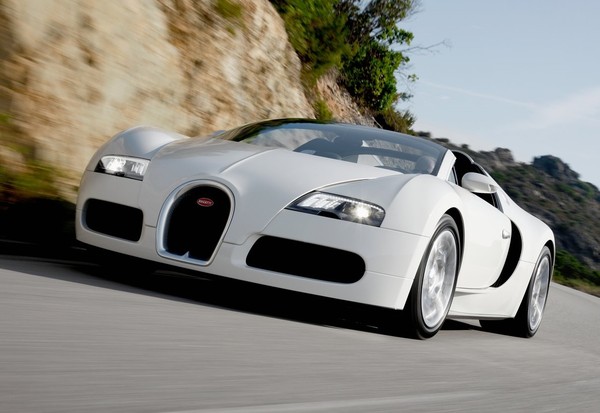 牽車不到15分鐘就遭三寶擊落　美國諧星的Bugatti超跑維修費怒噴158萬（圖／翻攝自autoevolution、Bugatti）