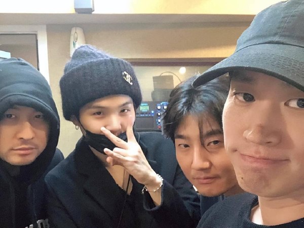 BTS防彈少年團成員SUGA（左2）為EPIK HIGH製作歌曲。（翻攝自Tablo IG）