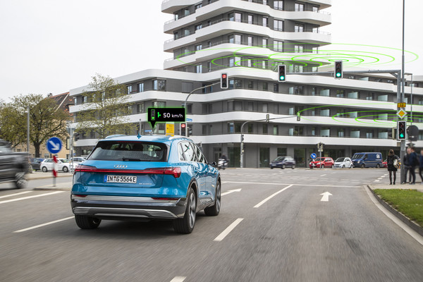 車子能幫你辨識紅綠燈　奧迪歐洲啟用全新資訊互聯服務（圖／翻攝自奧迪）