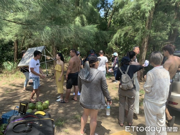 ▲▼「在不瘋狂就等死」在白沙灣拍攝廣告。（圖／記者許逸群攝）