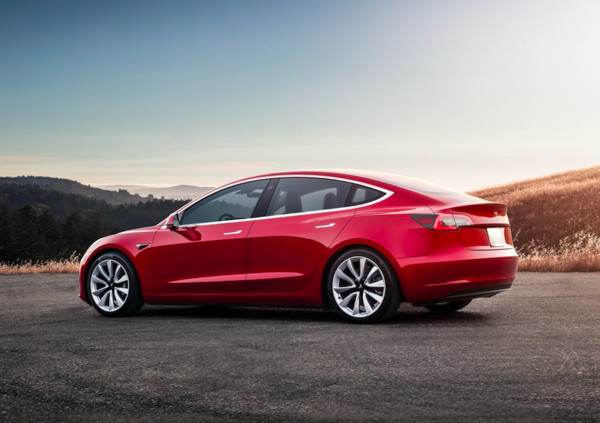 ▲加快生產速度、增添利潤 特斯拉取消Model 3 RWD增程版車型。（圖／翻攝自Tesla）