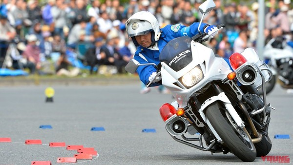 日本最強重機警察 白鳥隊 技巧公開 極限狀態下保持安全 Ettoday車雲 Ettoday新聞雲