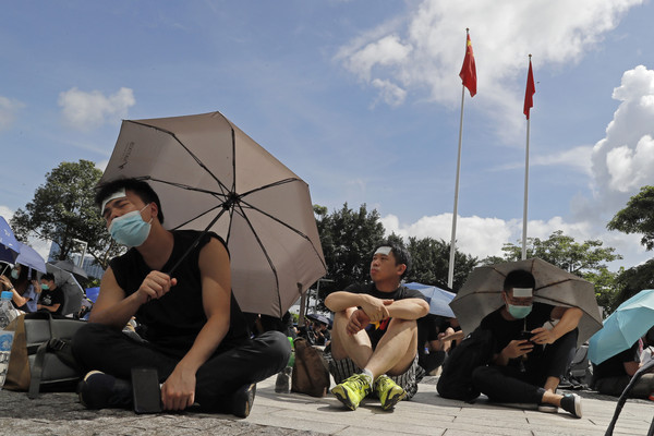 ▲▼學生們持續包圍港府抗議。（圖／達志影像／美聯社）