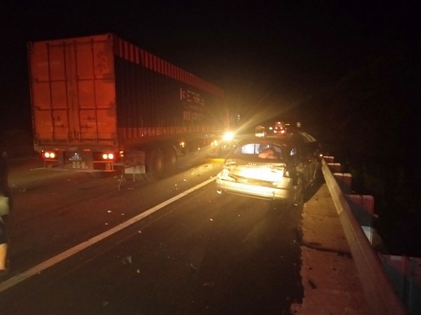 ▲車輛拋錨釀事故　國3深夜發生5車追撞9人受傷車禍。（圖／記者陳凱力翻攝）