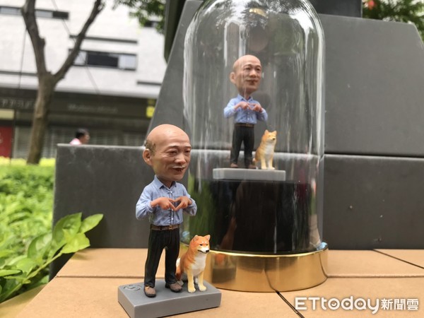 ▲韓國瑜台中造勢場文創小物      。（圖／記者洪靖宜攝）