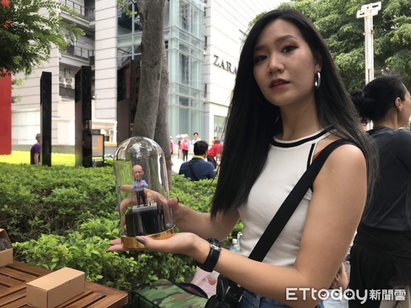 ▲韓國瑜台中造勢場文創小物      。（圖／記者洪靖宜攝）