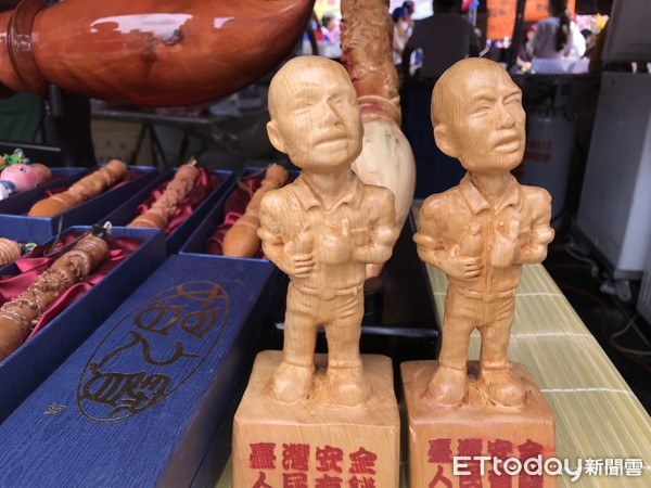 ▲韓國瑜台中造勢場文創小物      。（圖／記者洪靖宜攝）