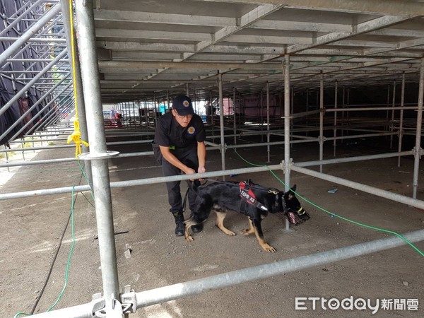 ▲▼韓國瑜0622台中造勢，防爆犬。（圖／警方提供）