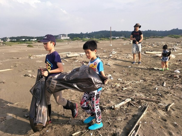 ▲「每分鐘倒一台垃圾車」500志工淨海30天　清出1千公斤垃圾。（圖／新竹市政府提供） 