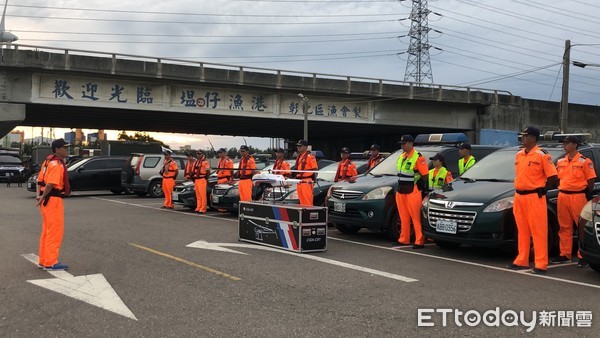 ▲▼海巡署中部分署第三岸巡隊首結合空拍無人機夜間偵蒐，加強不法查緝。（圖／記者李忠憲翻攝）