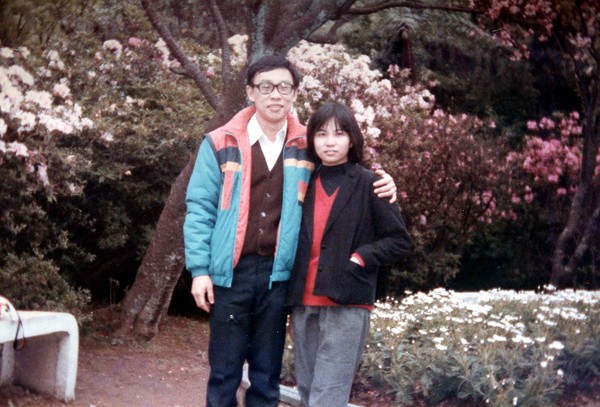 陳欽生在1985年左右，與妻子（右）到慈湖玩的合照。（陳欽生提供）