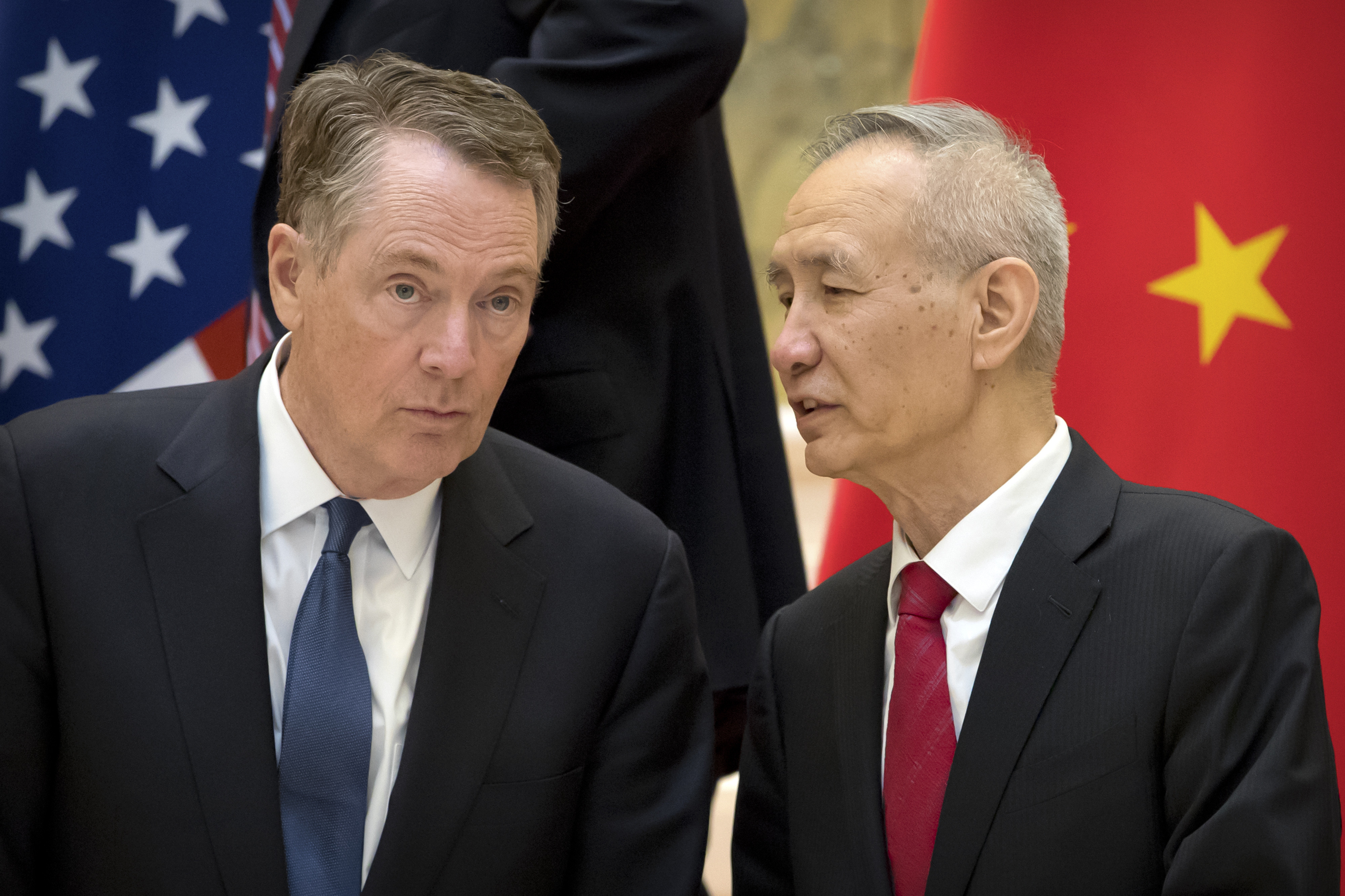 ▲▼美國貿易代表萊特希澤（Robert Lighthizer，左）與中國國務院副總理劉鶴（右）進行通話。（圖／達志影像／美聯社）