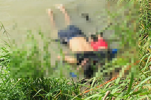 ▲▼薩爾瓦多一名父親與兩歲女童溺死在河邊，兩人原本想跨越邊境進入美國。（圖／達志影像／美聯社）