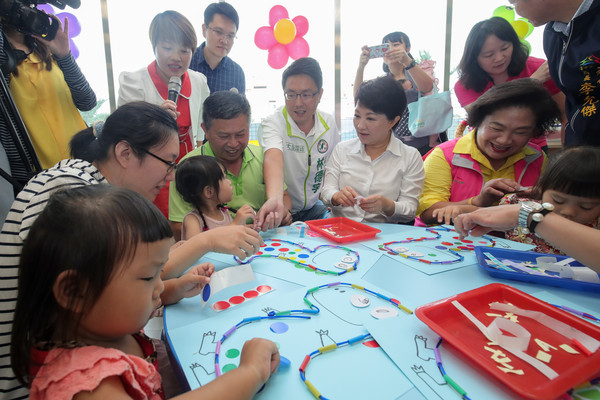 ▲盧秀燕表示，任期內至少要設立13座親子館。（圖／台中市政府提供）