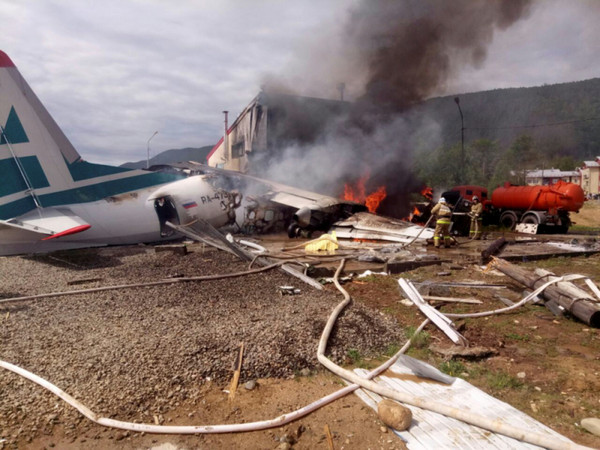 ▲▼ 俄羅斯安加拉航空（Angara Airlines ）一架AN-24客機27日發生緊急迫降事故，2死19傷。（圖／路透）