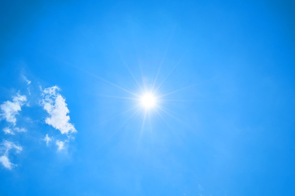 ▲▼夏天,天氣熱,陽光,太陽,熱,海邊,中暑。（圖／翻攝自pixabay）