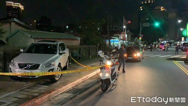 ▲休旅車未減速追撞前車，造成一名騎單車婦女送一不治。（圖／記者張君豪翻攝）