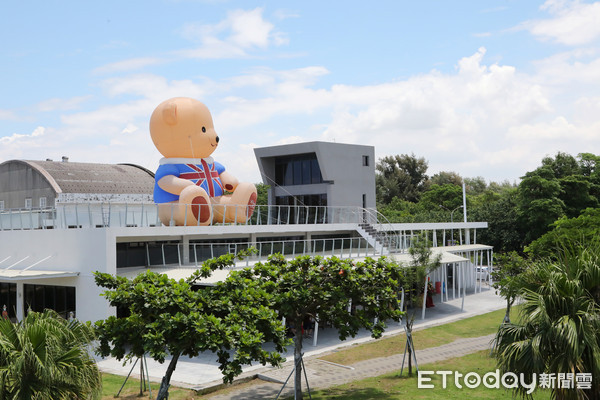 ▲台南安平德陽艦變身成泰迪熊主題博物館！德陽艦園區與泰迪熊跨界合作推出「遇艦泰迪熊－航行世界之旅」特展。（圖／記者林悅翻攝，下同）