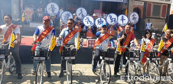 ▲▼ 新港奉天宮「馨護臺灣 祈禱平安」活動天上聖母聖駕28日抵達首站澎湖，並登上特別訂製的鳳尾鑾車。（圖／記者翁伊森翻攝，下同）