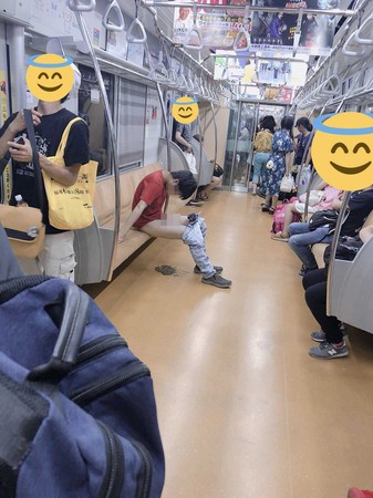 ▲▼日本男子在電車上排便。（圖／翻攝自5CH論壇）