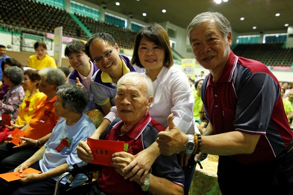 ▲▼ 嘉義市政府衛生局29日，在港坪運動公園體育館舉辦「2019年嘉義市長者活力競賽-嘉寶趴踢秀」。（圖／嘉義市政府提供，下同）