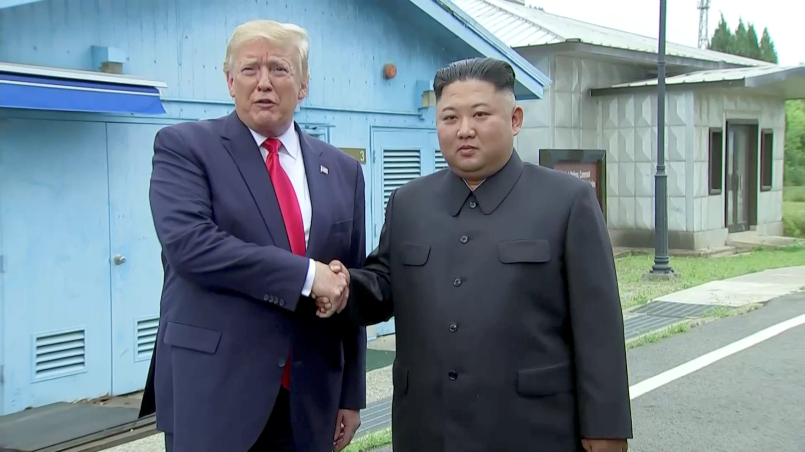 ▲▼美国总统特朗普与朝鲜领导人金正恩在南北韩非军事区(DMZ)会面。 (图/路透)