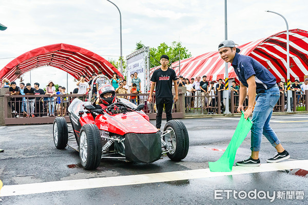 ▲成功大學工學院主辦的2019年第2屆全國電動車創新設計與實作競賽，來自全國11所大學14個車隊，在台南沙崙交流砌磋一較高下。（圖／記者林悅翻攝，下同）