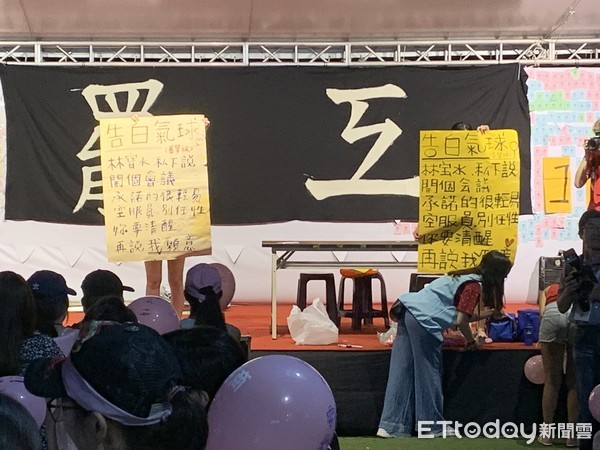 ▲長榮罷工第11天會員在粉紅氣球寫心願。（圖／記者彭懷玉攝）