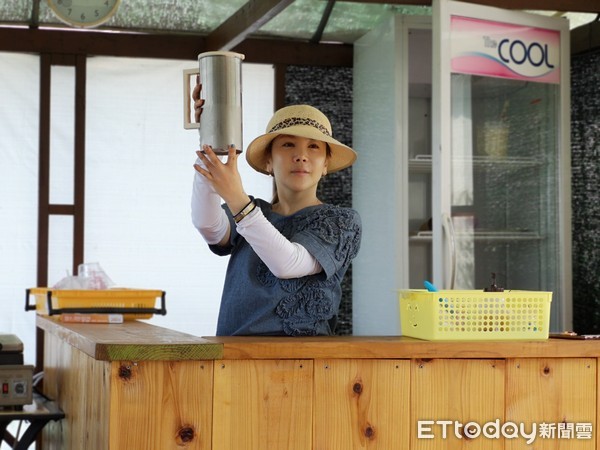 ▲▼限時2個月！釜山體驗「現摘藍莓＋冰淇淋DIY」，千元有找新玩法。（圖／記者胡順惠攝）