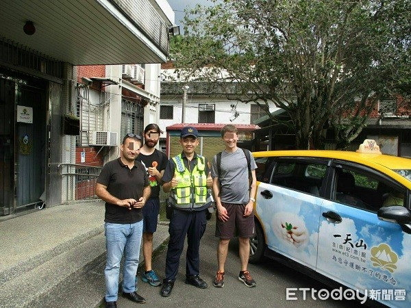 ▲澳洲籍男子杜克一行三人自助旅遊東眼山幸獲員警代叫計程車得以繼續旅程。（圖／大溪警分局提供）