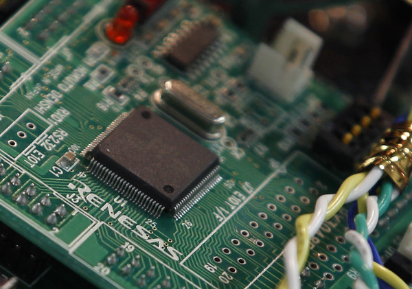 ▲日本芯片製造商瑞薩電子（Renesas Electronics, ルネサスエレクトロニクス）的微控制器，計畫將生產線外包至台灣半導體製造公司。（圖／路透社）