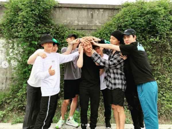 ▲▼EXO到齊。（圖／翻攝自燦烈 IG）