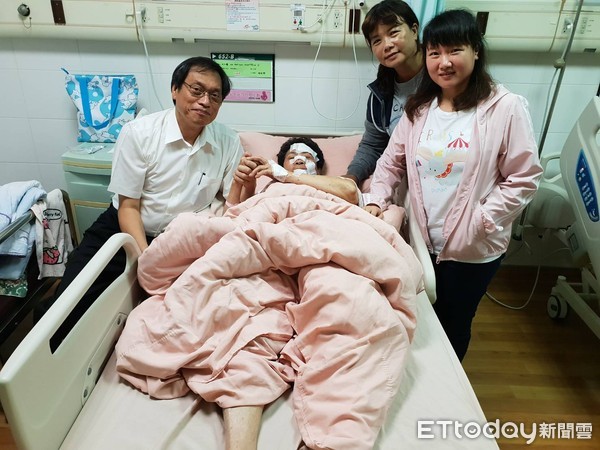 ▲屏東縣南州鄉、林邊鄉龍捲風襲擊，80歲老嫗滿臉被碎玻璃刺傷住院治療。（圖／記者陳崑福翻攝）